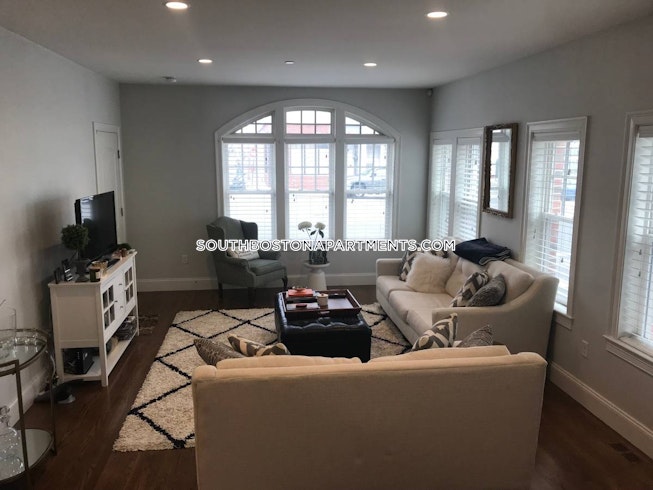 Boston - $2,500 /mo