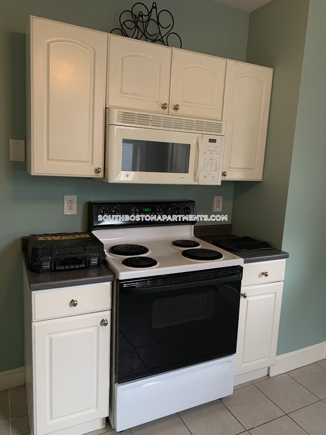 Boston - $2,700 /mo