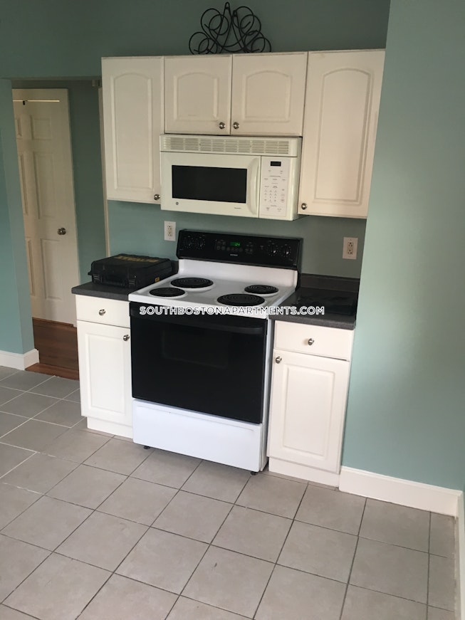 Boston - $2,700 /mo