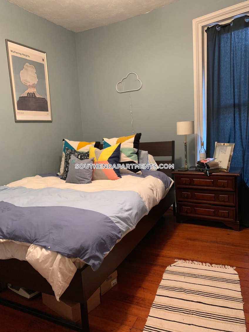 Boston - $2,700 /month