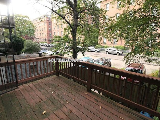 Boston - $2,800 /mo