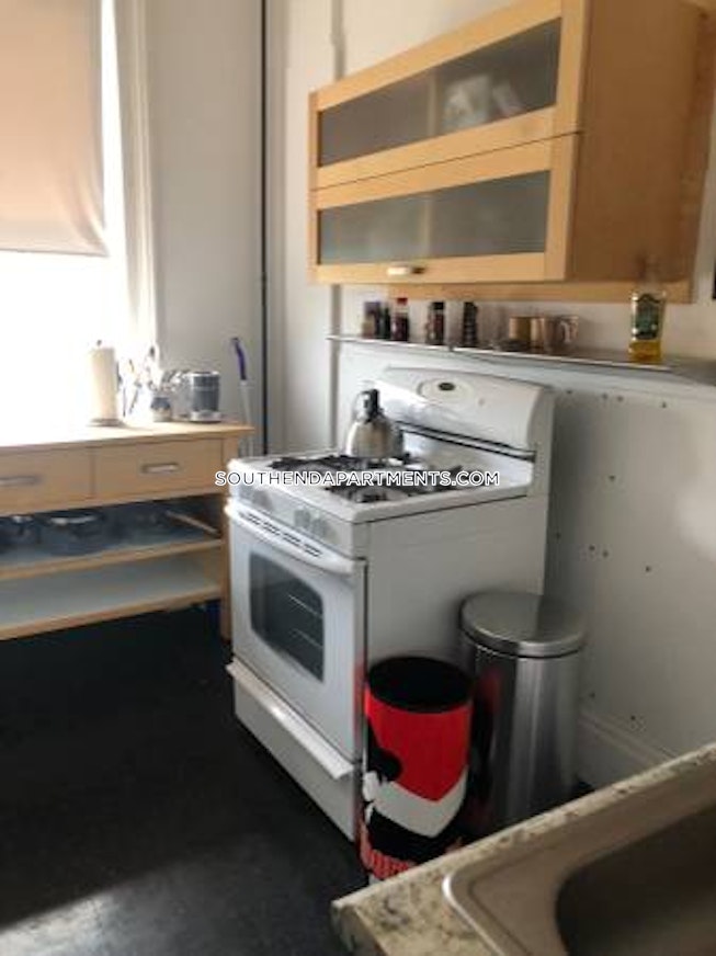 Boston - $2,900 /mo