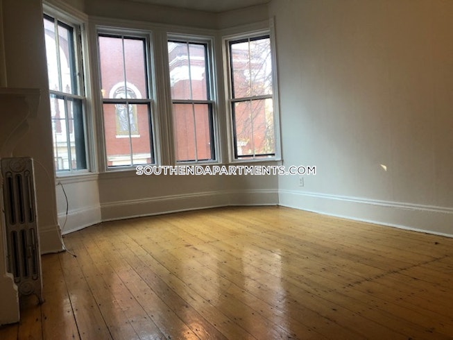 Boston - $2,700 /mo