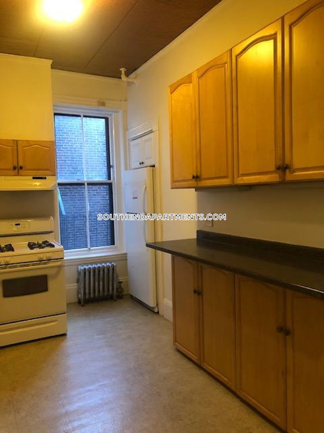 Boston - $2,700 /mo