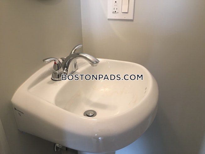 Boston - $2,500 /mo