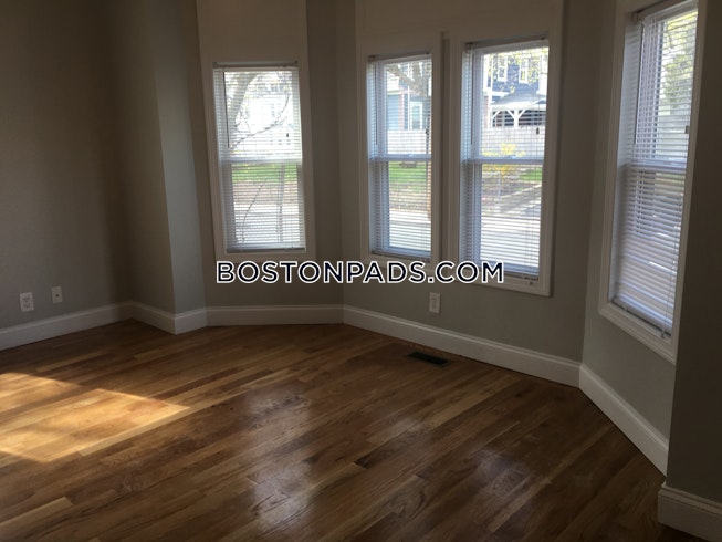 Boston - $2,500 /mo