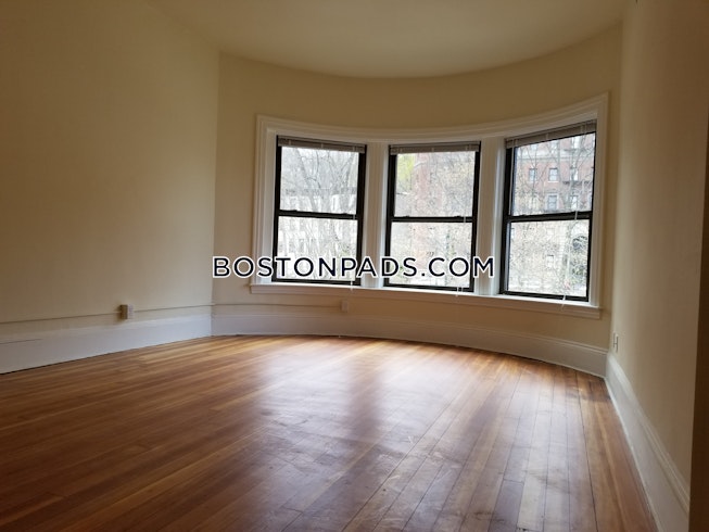 Brookline - $2,400 /mo