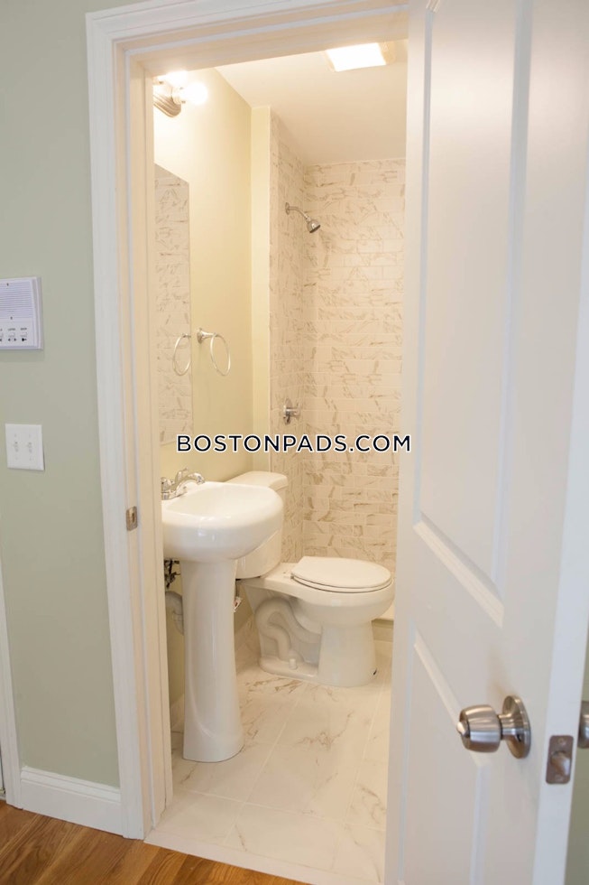 Boston - $2,200 /mo