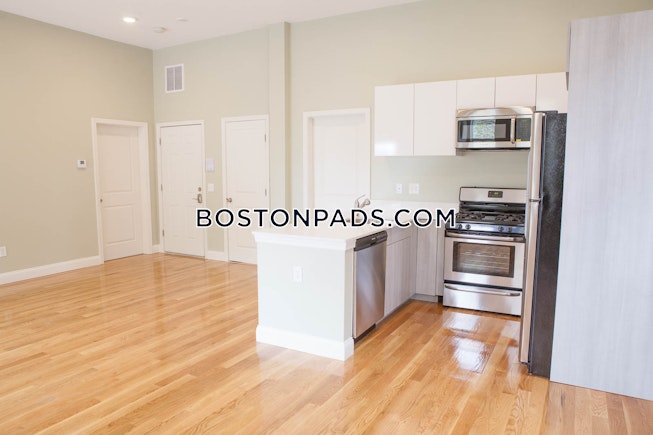 Boston - $2,200 /mo