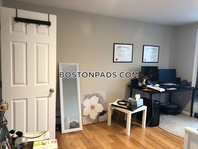 Boston - $3,100 /mo