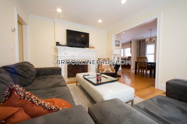 brookline-apartment-for-rent-4-bedrooms-2-baths-beaconsfield-6400-4548805 
