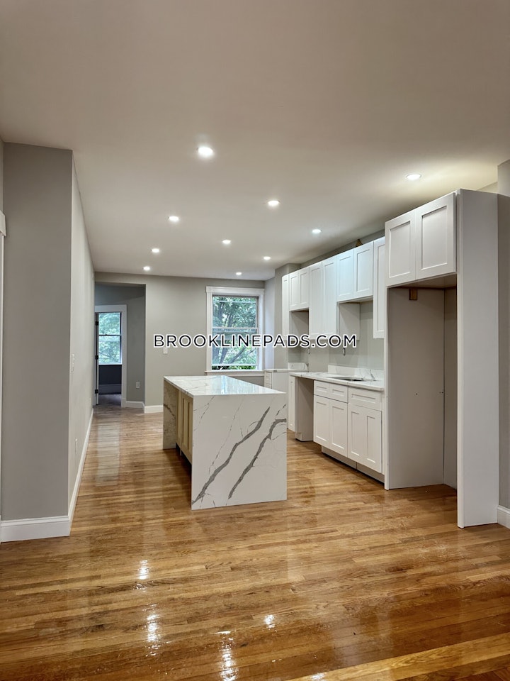 brookline-apartment-for-rent-5-bedrooms-2-baths-beaconsfield-6050-4470704 