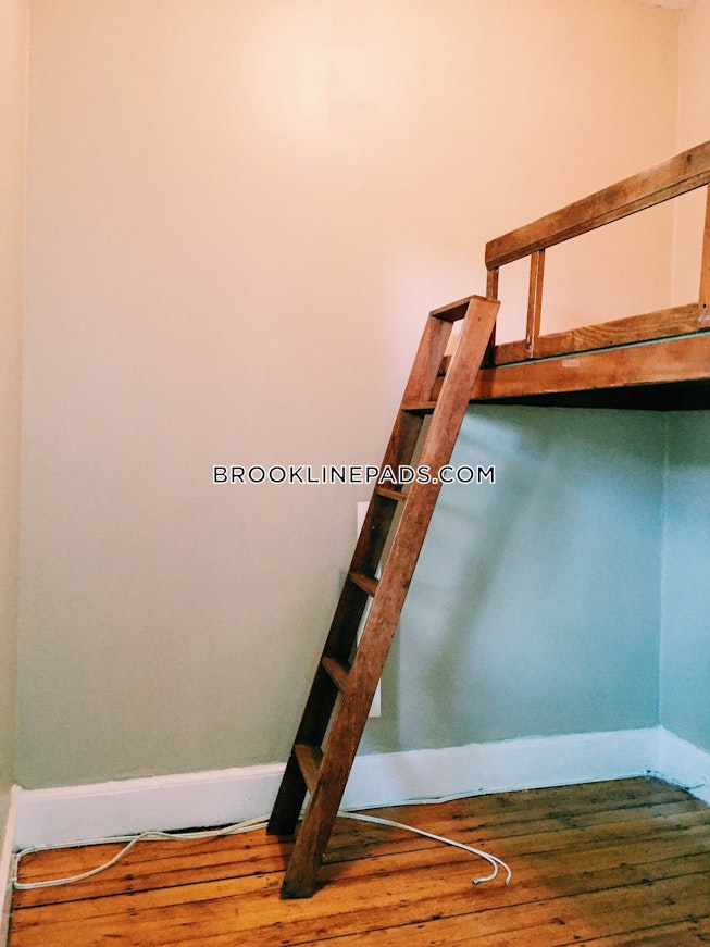 Brookline - $3,300 /mo