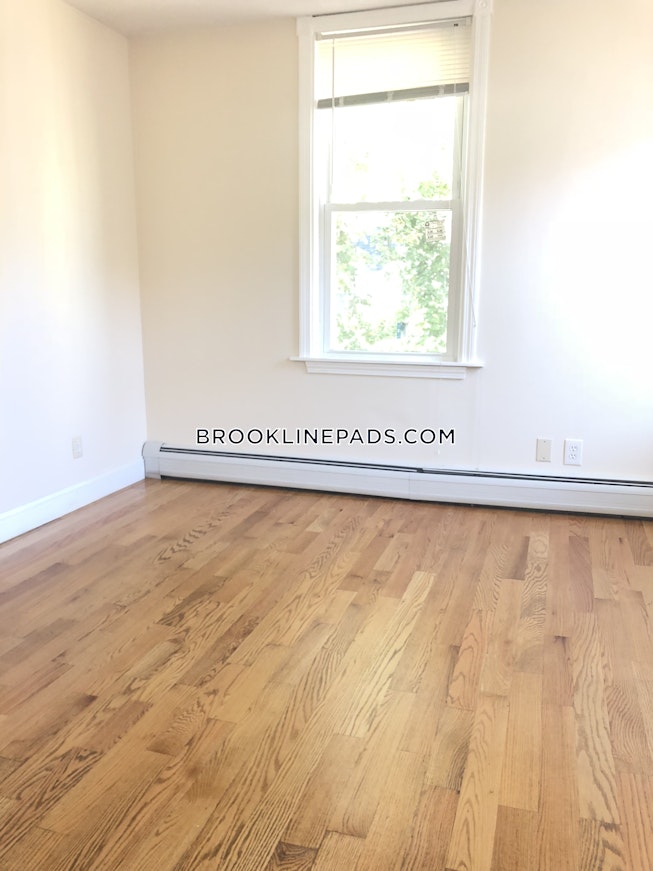 Brookline - $2,800 /mo