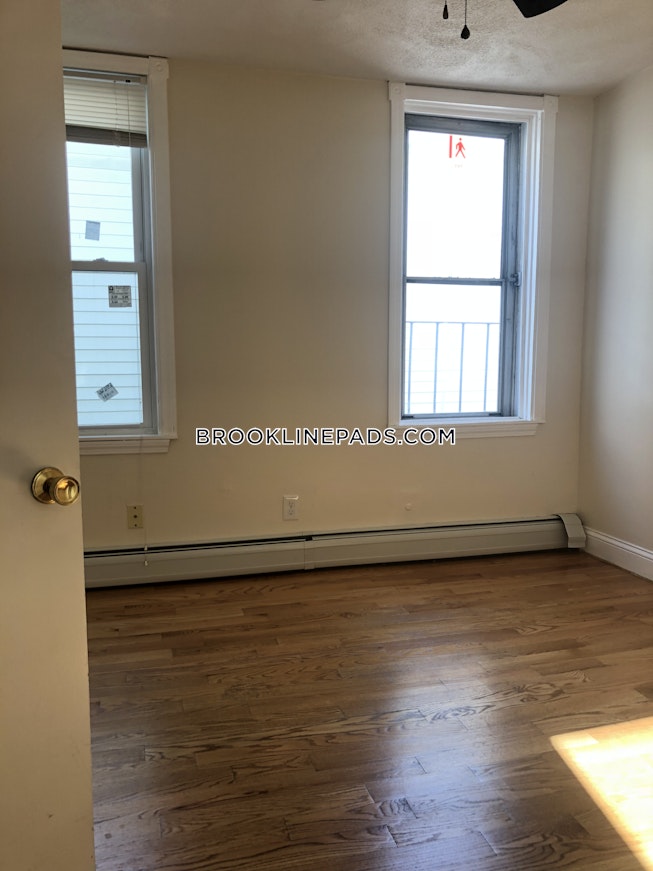 Brookline - $2,800 /mo