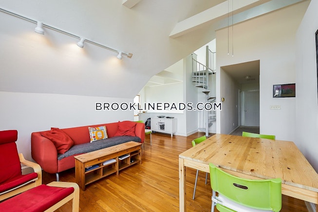 Brookline - $3,425 /mo