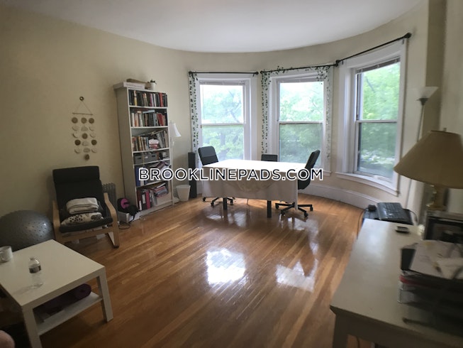 Brookline - $2,400 /mo