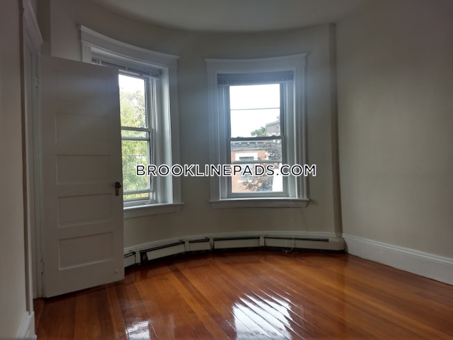 Brookline - $2,800 /mo