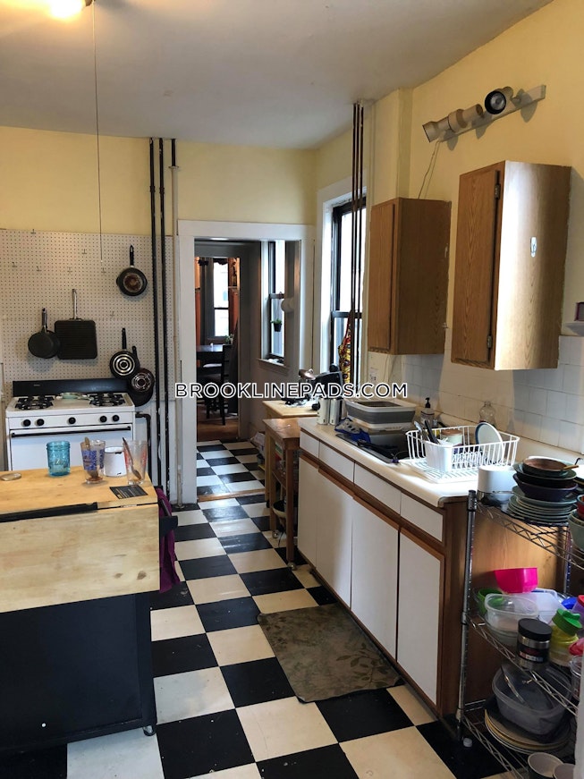 Brookline - $3,400 /mo