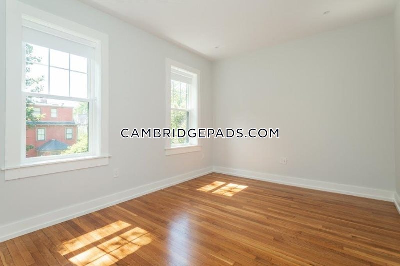 Cambridge - $3,285