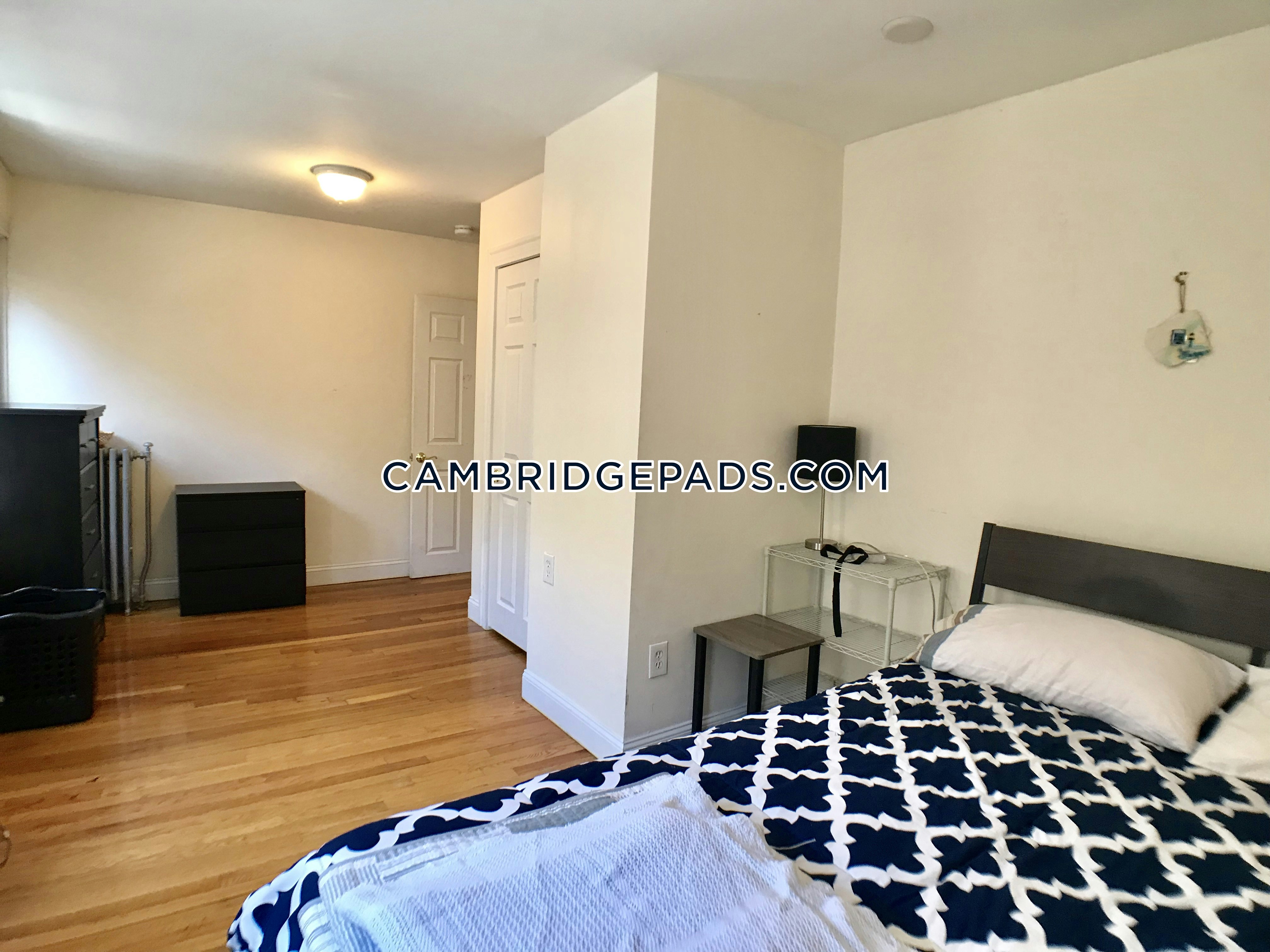 Cambridge - $3,200