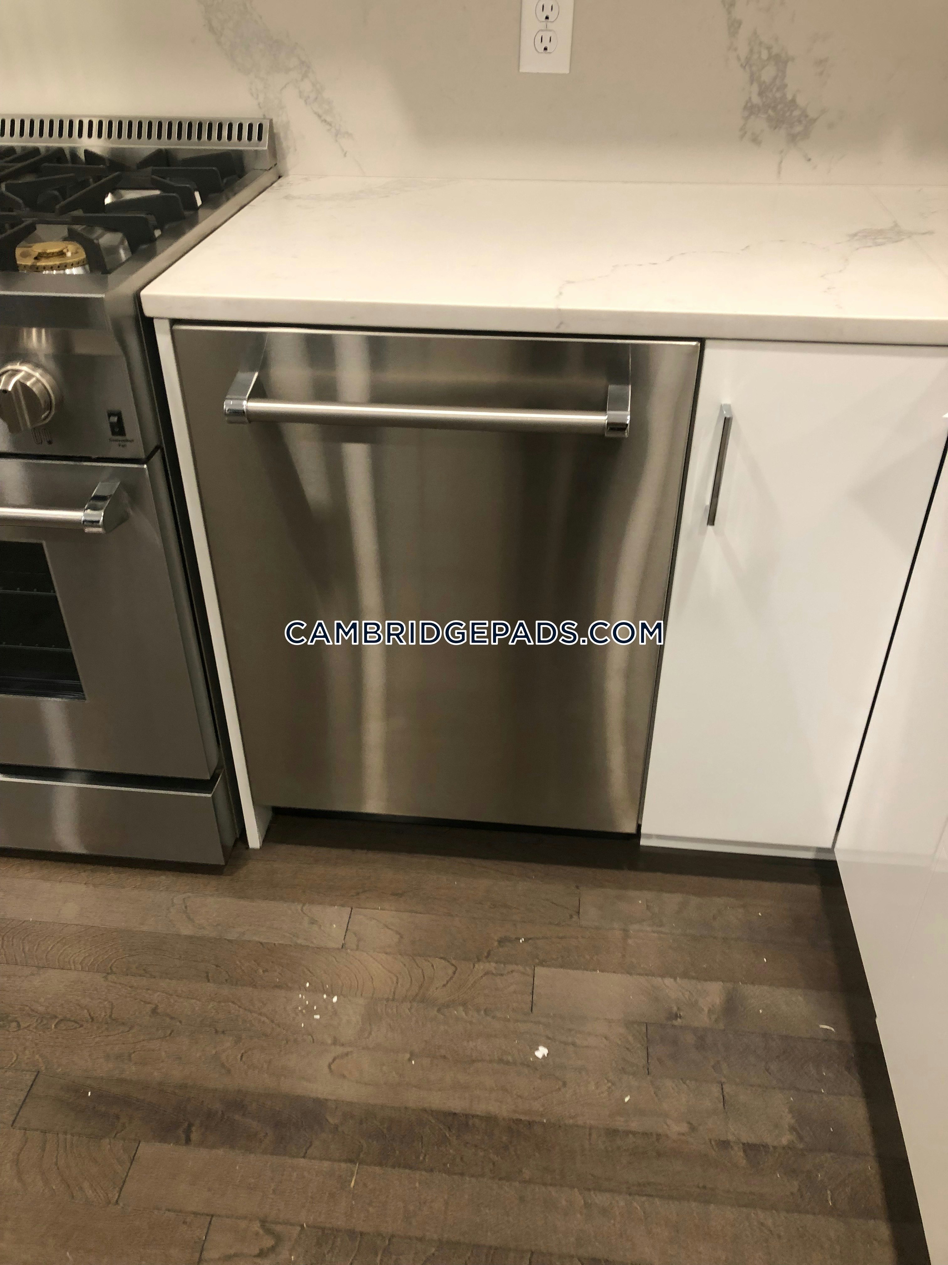 Cambridge - $2,450