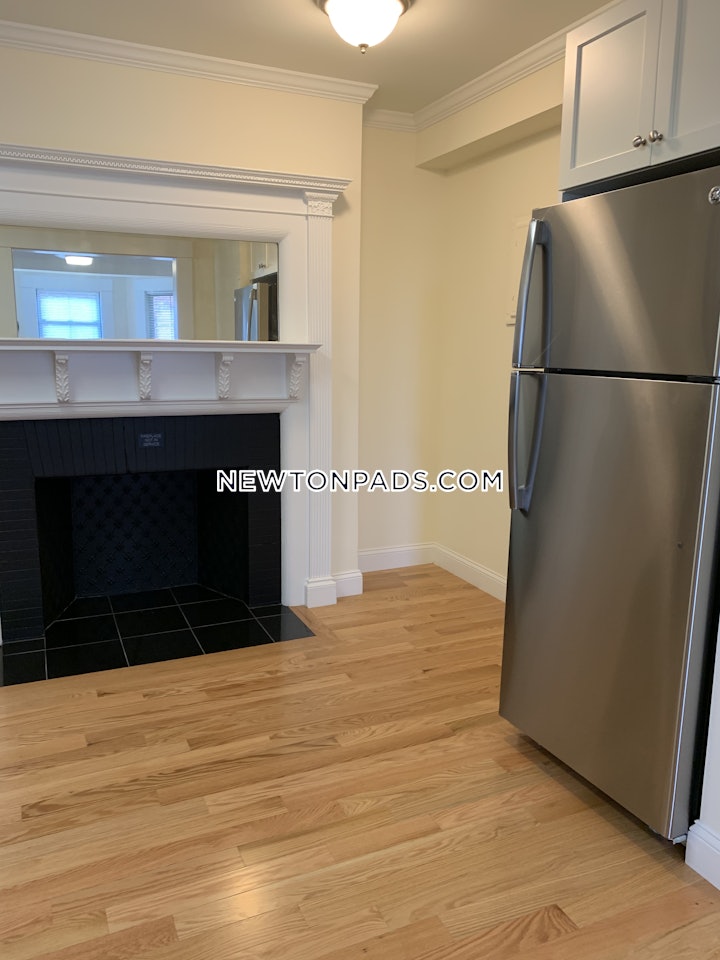 newton-modern-2-bed-1-bath-available-now-on-commonwealth-ave-in-newton-chestnut-hill-3650-4568225 