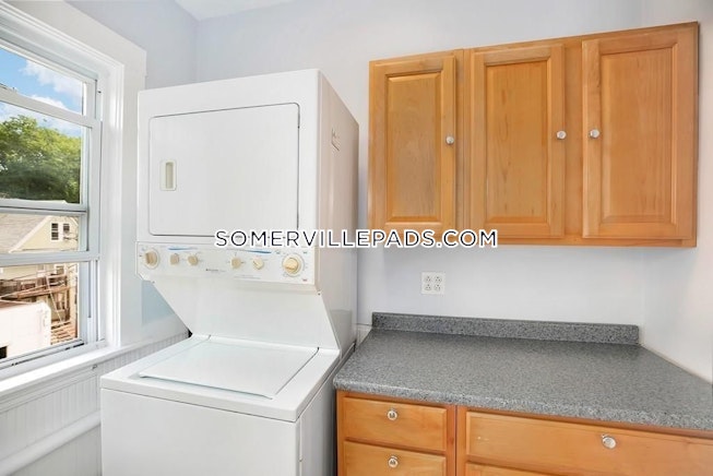 Somerville - $2,900 /mo