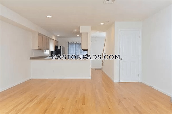 Boston - $6,600 /mo