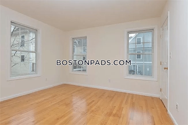 Boston - $6,600 /mo