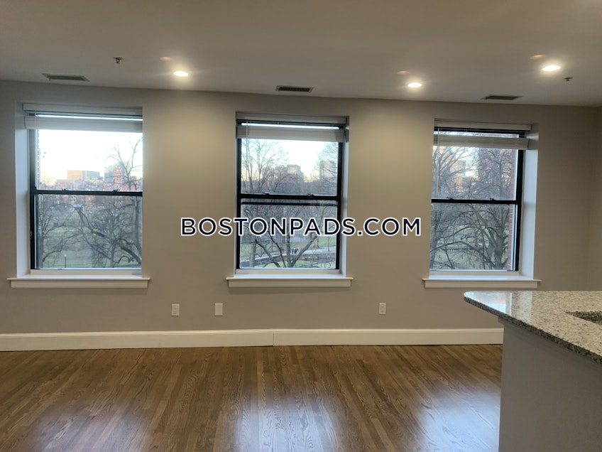 Boston - $2,900 /month