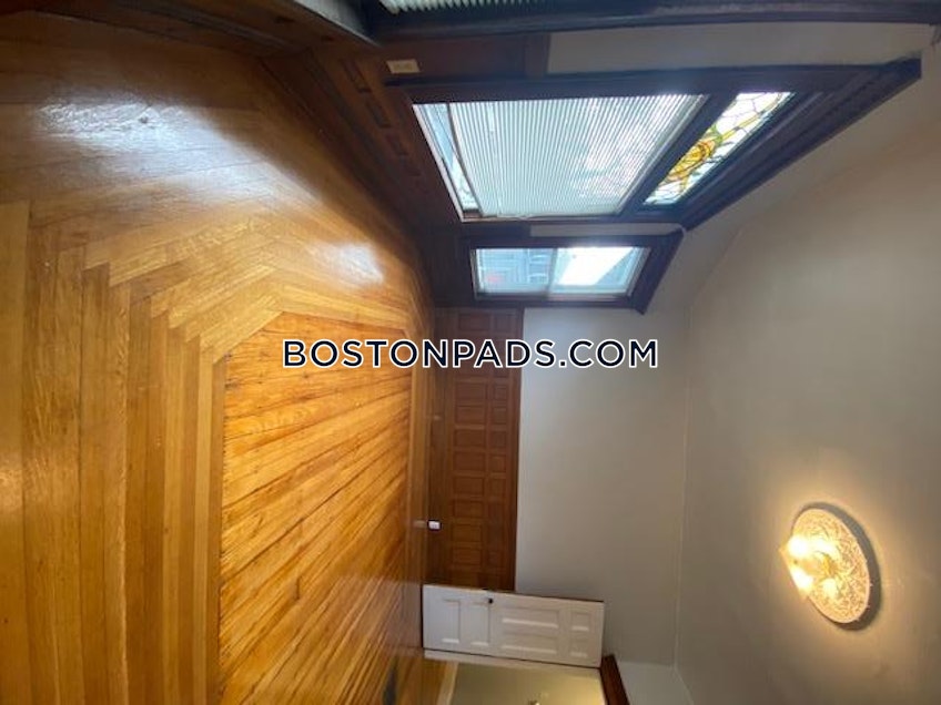 Boston - $3,425 /month