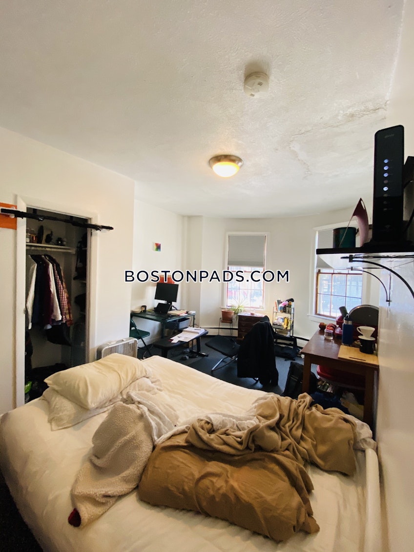 Boston - $1,800 /month