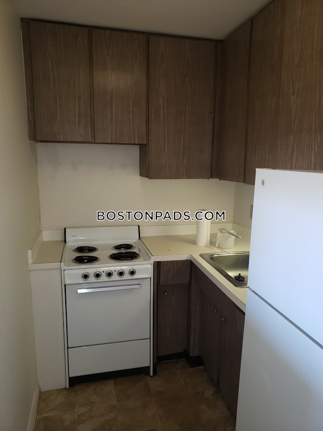 Boston - $2,100 /mo