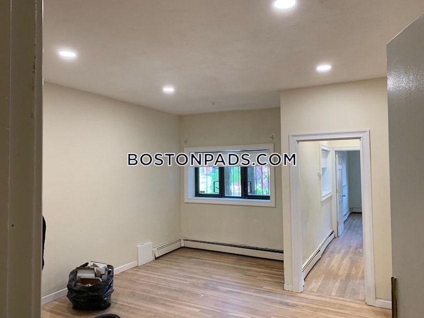 Boston - $2,895 /month