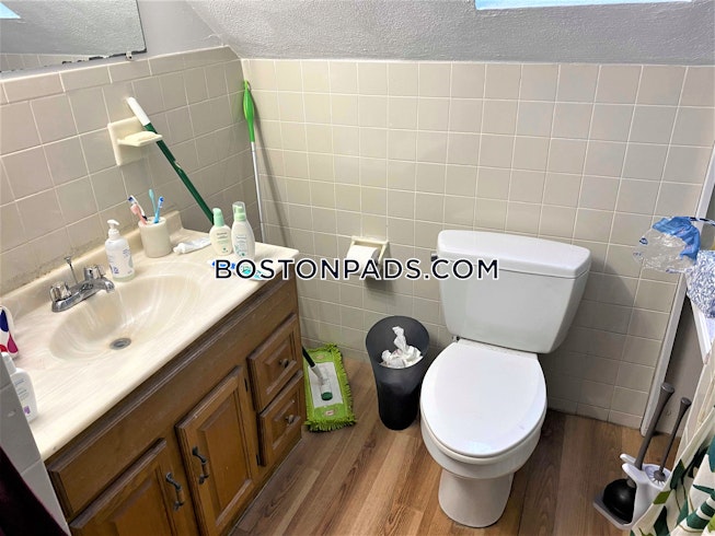 Boston - $4,100 /mo