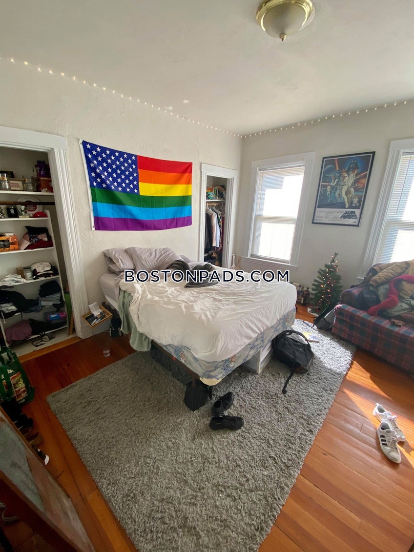 Boston - $4,900 /month