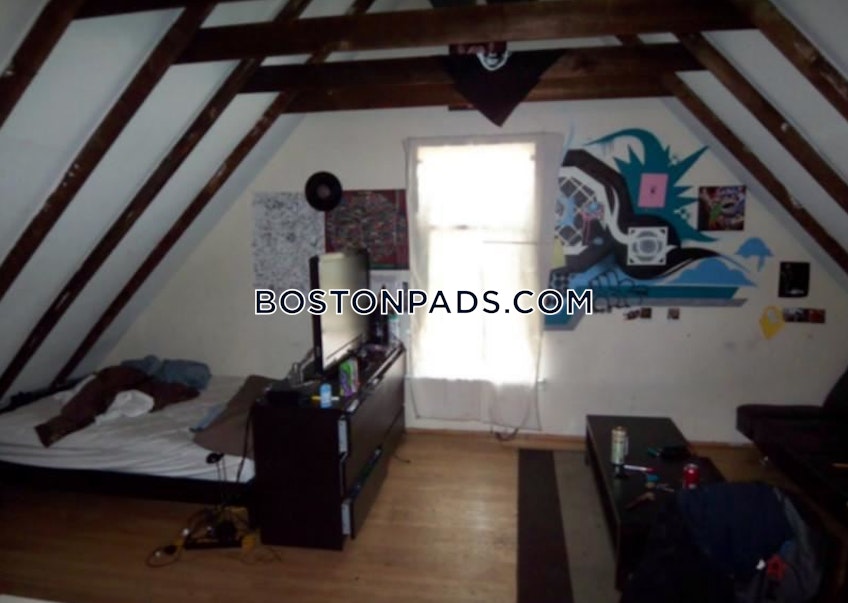 Boston - $3,900 /month