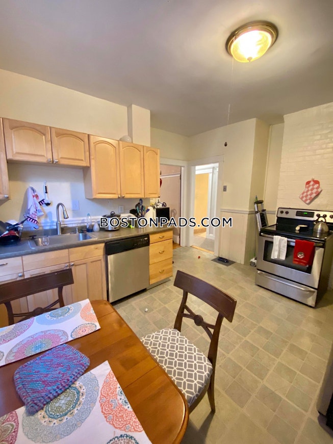 Boston - $2,800 /mo