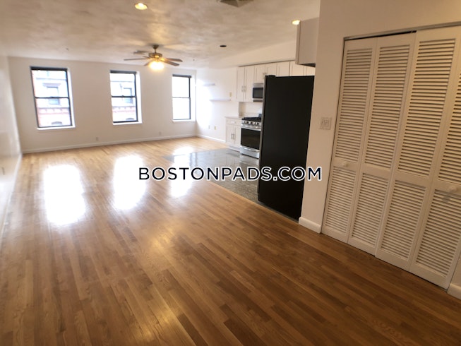 Boston - $3,250 /mo