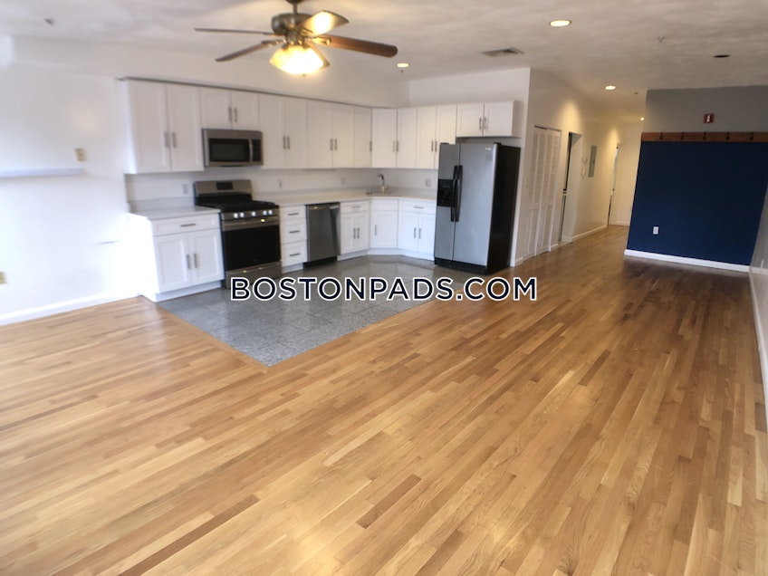 Boston - $3,250 /month