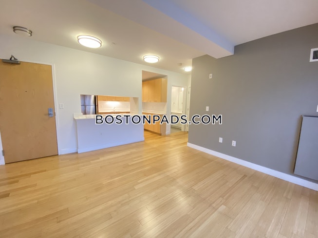 Boston - $2,800 /mo