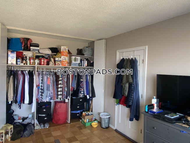 Boston - $4,900 /mo