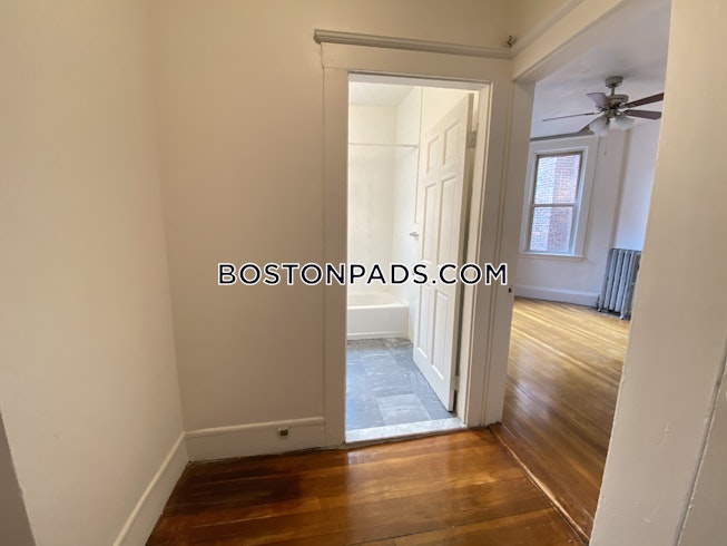 Boston - $1,700 /mo