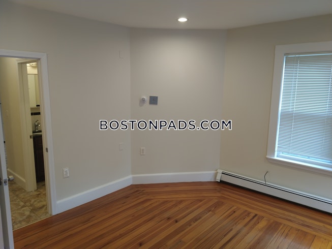 Boston - $2,370 /mo