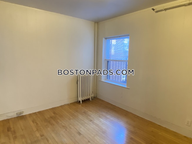 Boston - $2,500 /mo