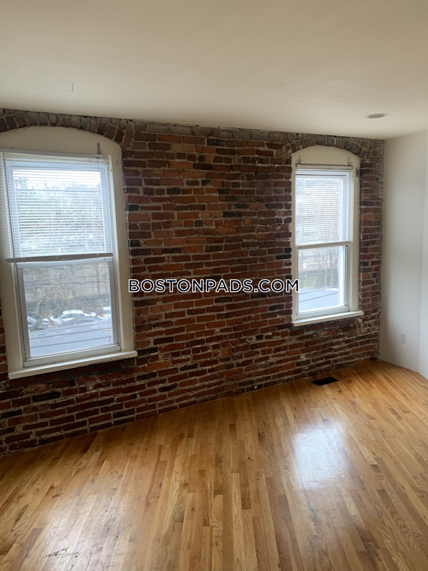 Boston - $2,900 /month