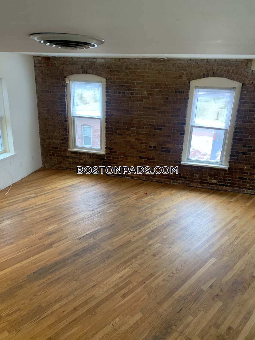 Boston - $2,900 /month