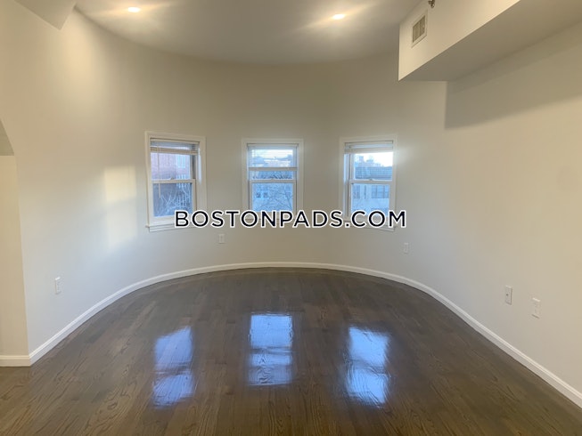 Brookline - $5,800 /mo