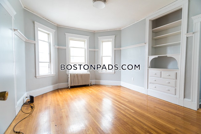 Boston - $4,200 /mo